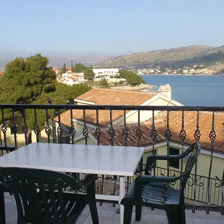 Apartment By The Sea - 3200 *