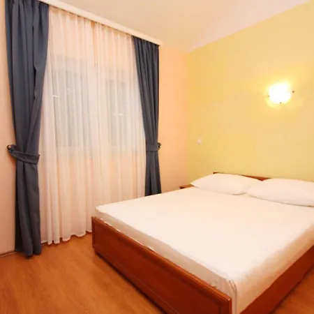 Apartment By The Sea - 3200 Rogoznica (Sibenik-Knin)