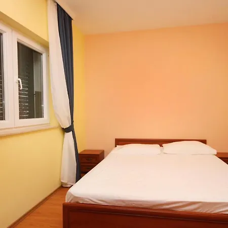 By The Sea - 3200 Apartment