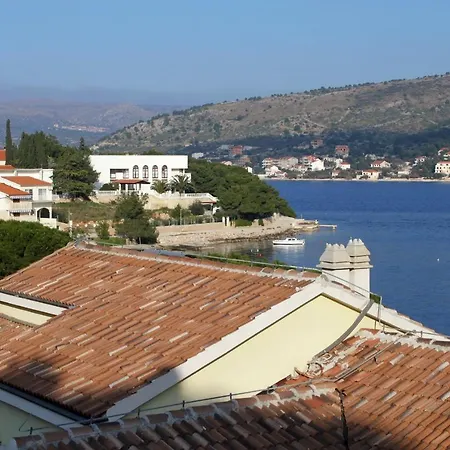 Apartment By The Sea - 3200 *