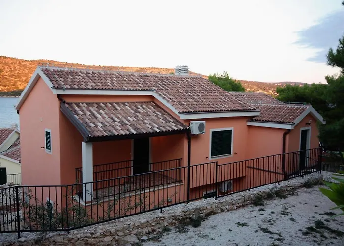 Appartement By The Sea - 3200 *