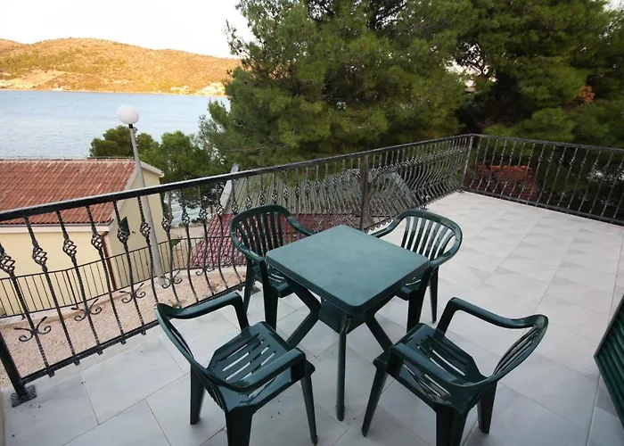 Appartement By The Sea - 3200 *